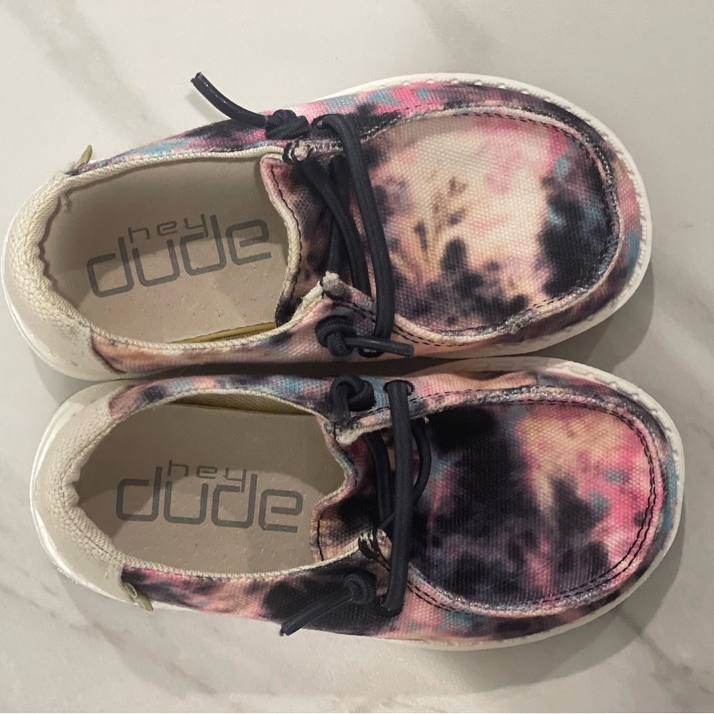 Hey Dude Toddler size k7. BNIB Wendy navy & pink tie dye - Picture 2 of 4
